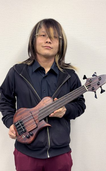 3年次2作目スルーネックモデル