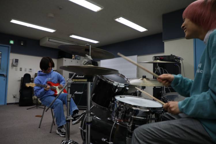 ドラムコース 音楽 芸能と楽器の専門学校 Espエンタテインメント東京 ドラムコース 音楽 芸能と楽器の専門学校 Espエンタテインメント東京